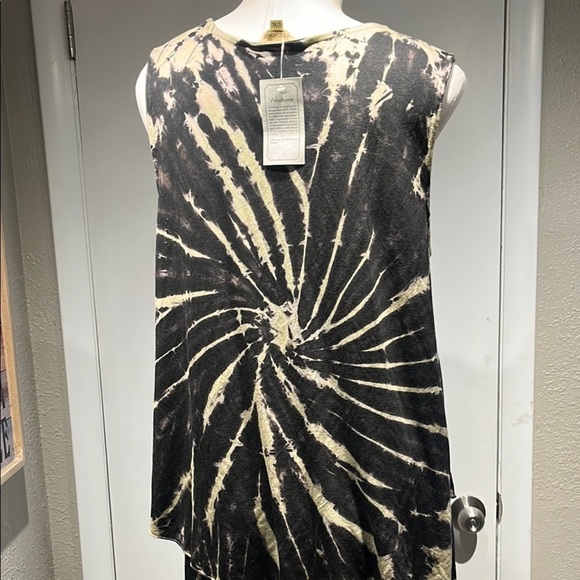 Black and White Spiral Tie-Dye Tank Top - Picture 14 of 16